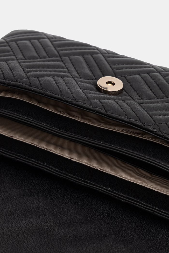 Guess dámska bagetová kabelka z imitácie kože SALLY HWQG99.21210 čierna