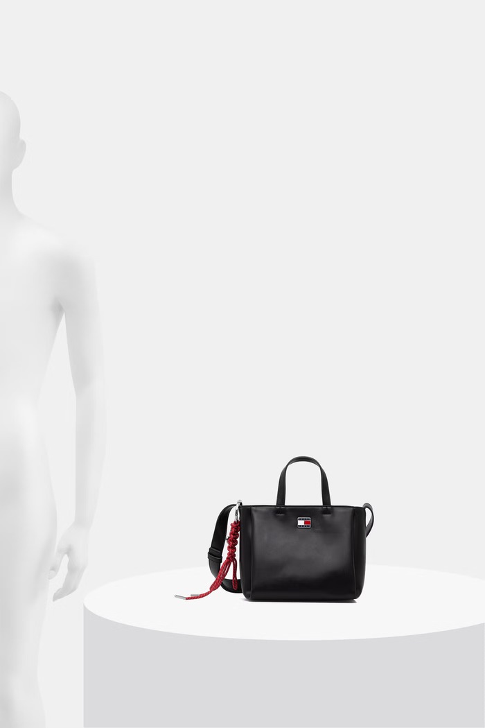 Tommy Jeans klasična torbica ženska iz umetnega usnja AW0AW18580 črna
