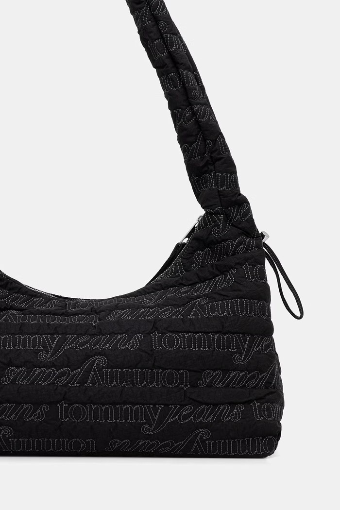 Αξεσουάρ Tommy Jeans μικρή τσάντα γυναικεία AW0AW18855 μαύρο