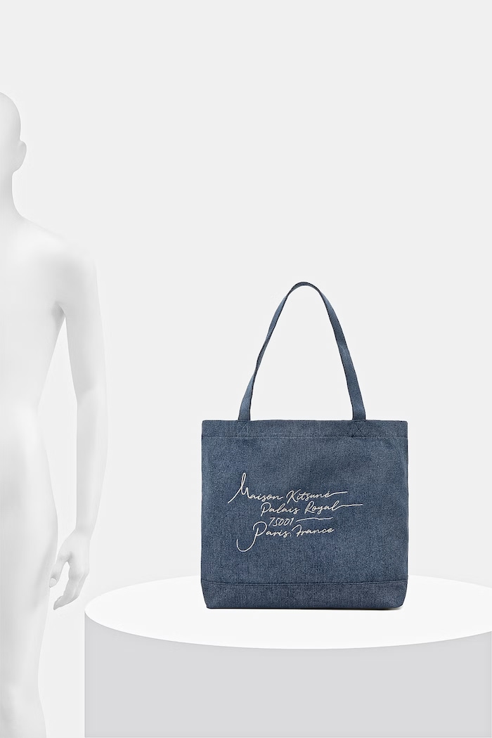 Maison Kitsuné Poetic Script Сумка-шоппер для женщин из денима QU05119WW9042