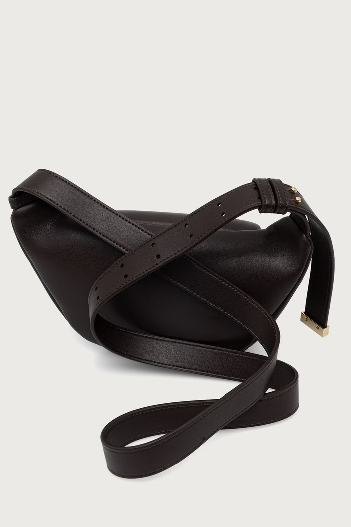 Doplnky Armani Exchange Ľadvinka dámska z imitácie kože XW002655.AF19902 hnedá