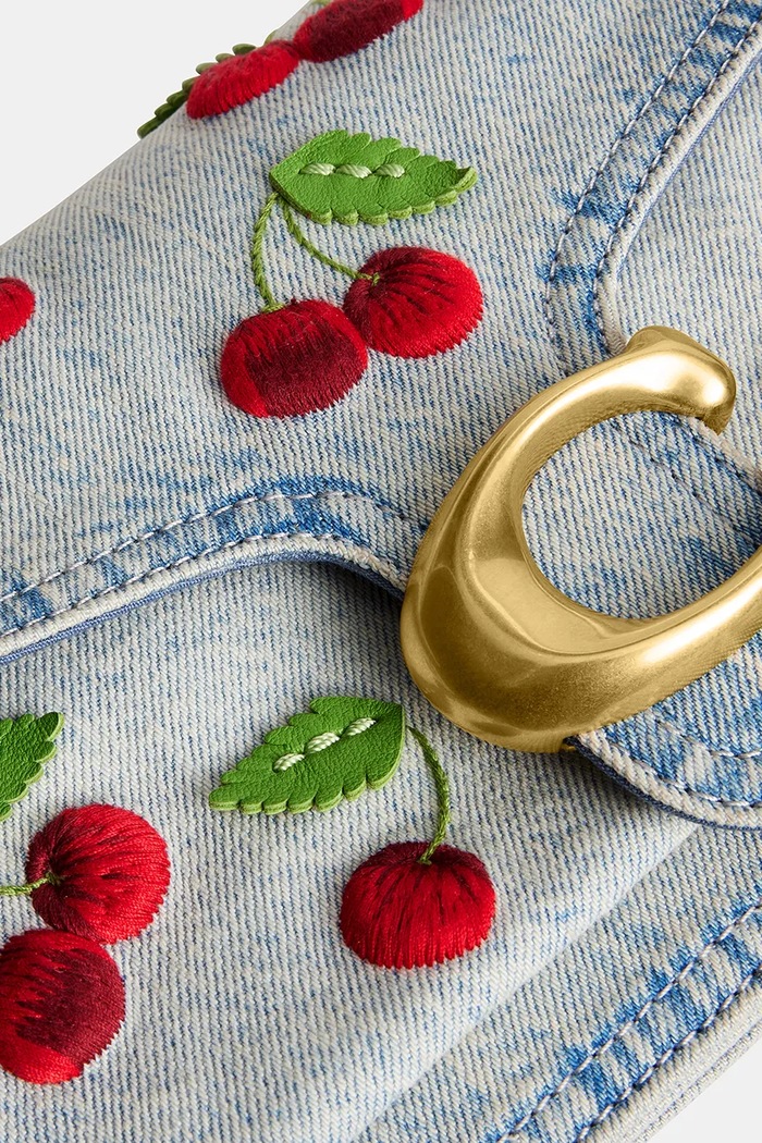 Coach crossbody kabelka dámská kožená Cherry Embroidered Denim Tabby 26 CDZ32