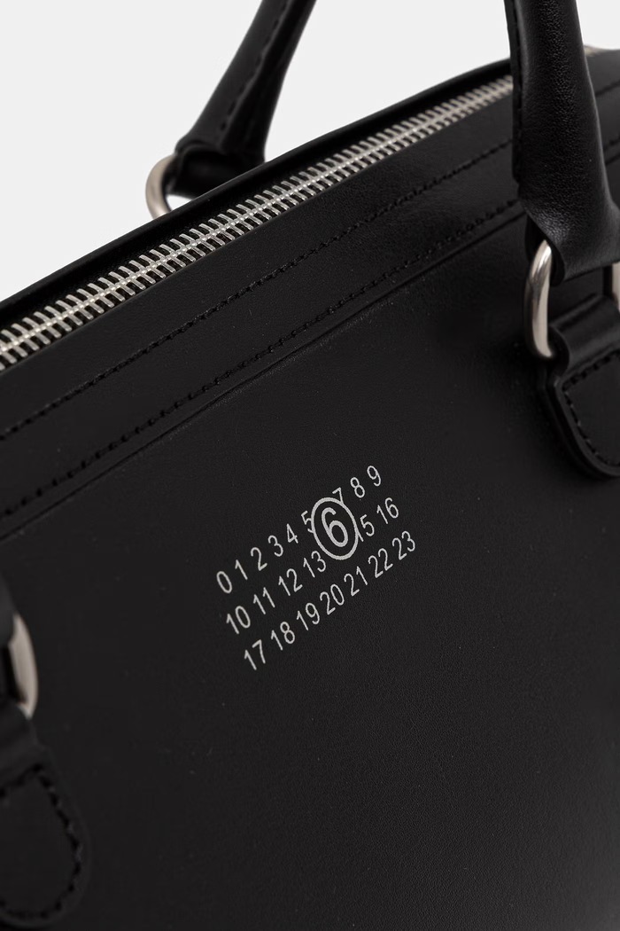 MM6 Maison Margiela torebka bagietka damska z imitacji skóry SB6ZH0040.P9061 czarny