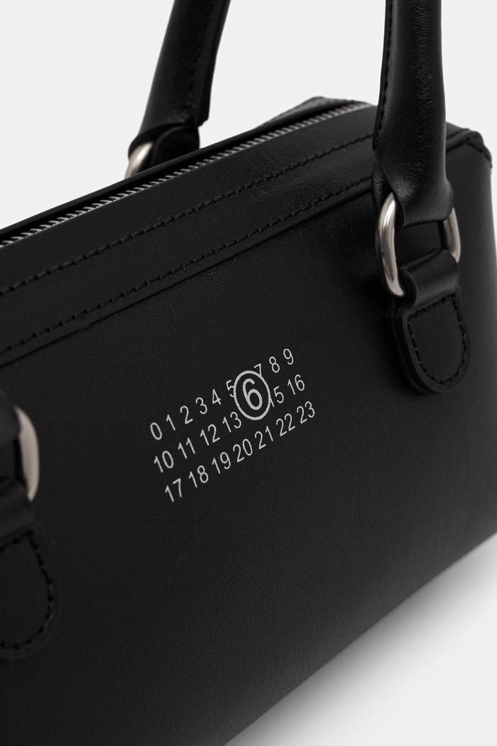 MM6 Maison Margiela torebka bagietka damska skórzana czarny SB6ZH0039.P9061