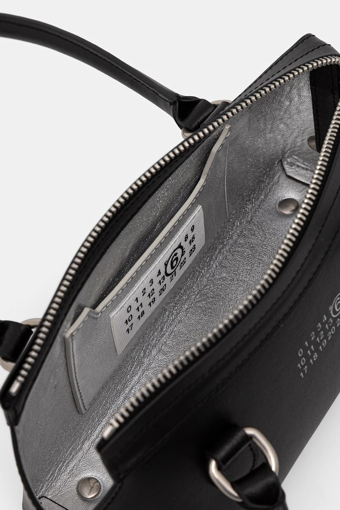MM6 Maison Margiela torebka bagietka damska skórzana SB6ZH0039.P9061