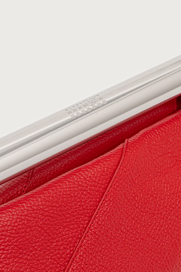 Kopertówka damska skórzana MM6 Maison Margiela SB6WD0046.P9068 czerwony