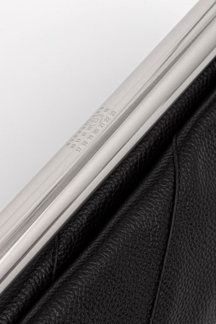 MM6 Maison Margiela kopertówka damska skórzana czarny SB6WD0046.P9068