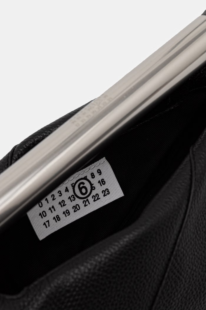 MM6 Maison Margiela kopertówka damska skórzana SB6WD0046.P9068 czarny