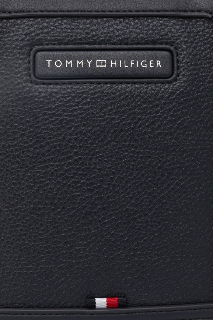 Tommy Hilfiger táska sötétkék AM0AM14011