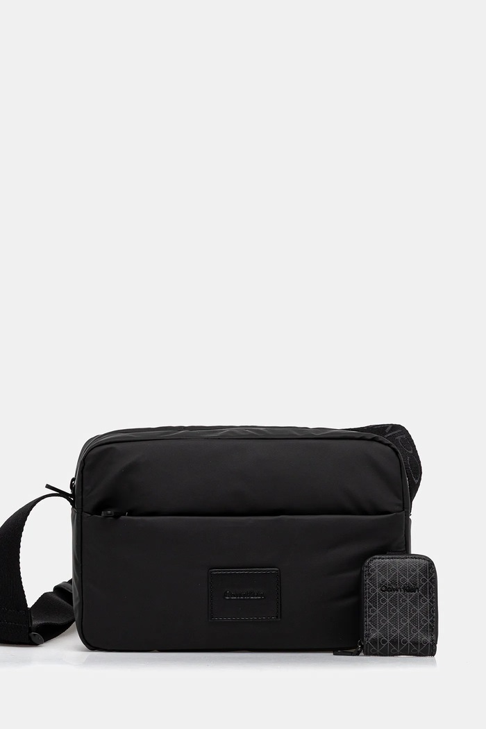 Calvin Klein saszetka nie mieści A4 czarny LV04D3199G