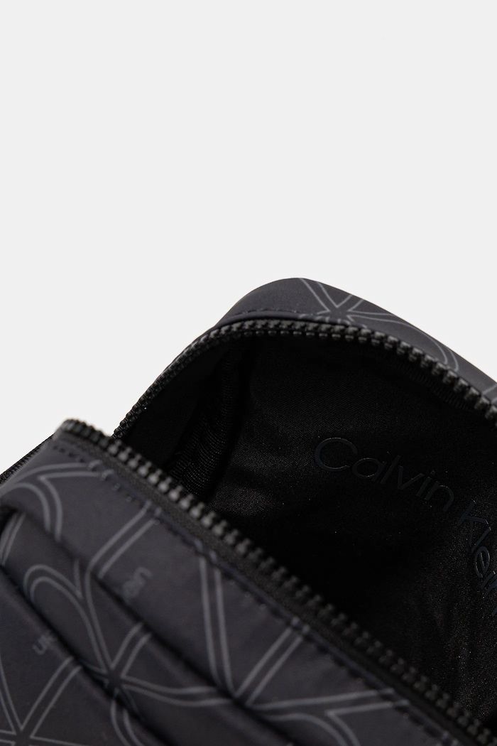 Taštička Calvin Klein LV04D3230G černá