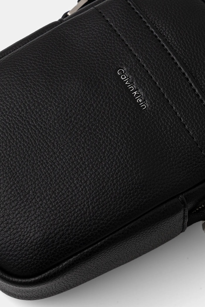Taštička Calvin Klein černá LV04D3278G