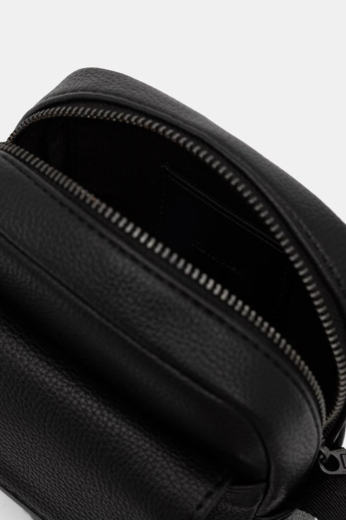 Calvin Klein taštička pánská z imitace kůže LV04D3281G černá