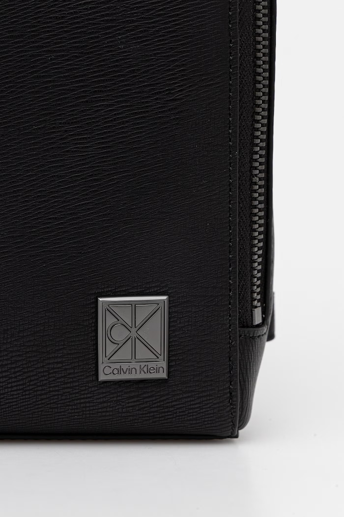 Calvin Klein taštička na krk pánská z imitace kůže černá LV04D3292G