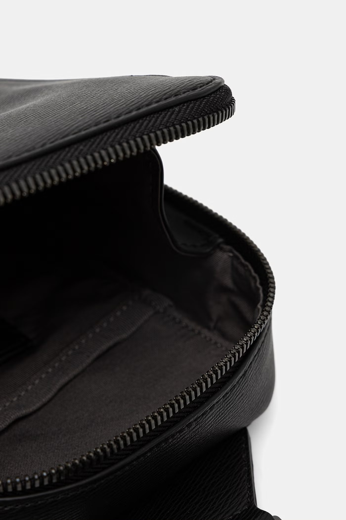 Calvin Klein taštička na krk pánská z imitace kůže LV04D3292G černá