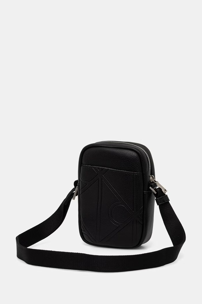 Аксесоари Calvin Klein чанта през рамо дамска от имитация на кожа LV04D3371G черен