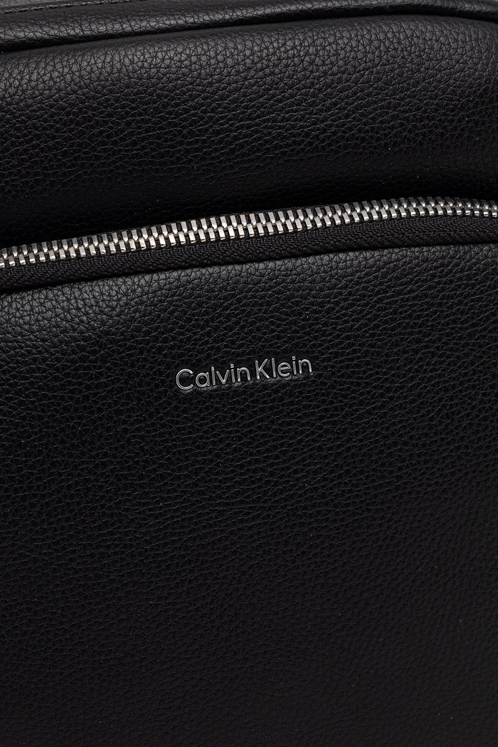 Calvin Klein torbica za čez ramo moška iz umetnega usnja črna LV04D3317G