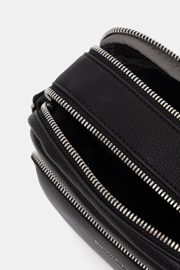 Calvin Klein torbica za čez ramo moška iz umetnega usnja LV04D3317G črna