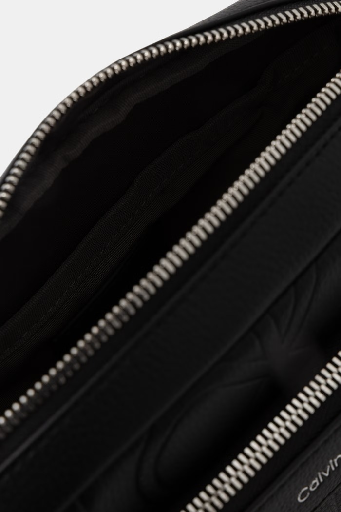 Calvin Klein Vrecko pánske z imitácie kože LV04D3330G čierna