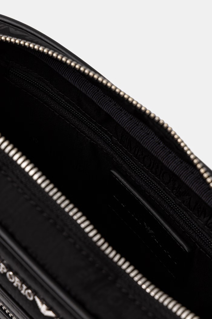 Malá taška Emporio Armani EM005399.AF14637 čierna