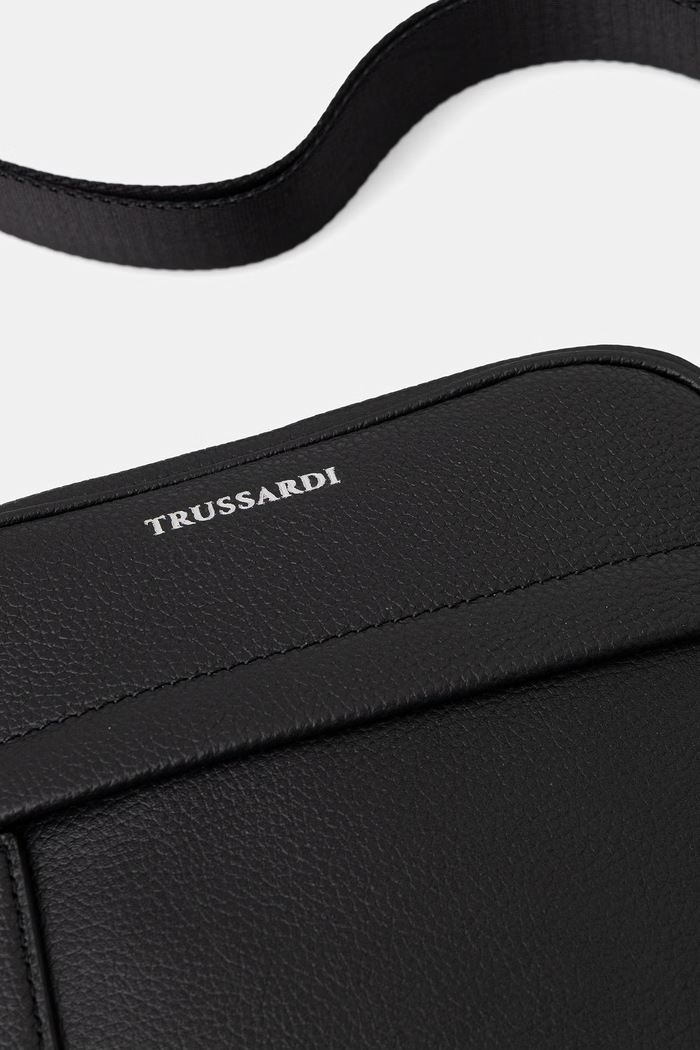 Кожена чанта през рамо Trussardi черен Z590E006427N