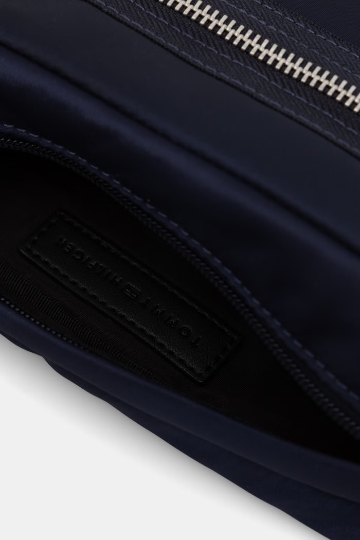 Tommy Hilfiger taška cez rameno pánska AM0AM14108 tmavomodrá