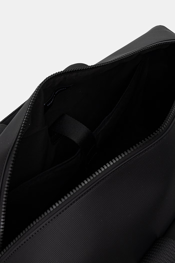 Tommy Hilfiger moška torba iz umetnega usnja črna AM0AM14160