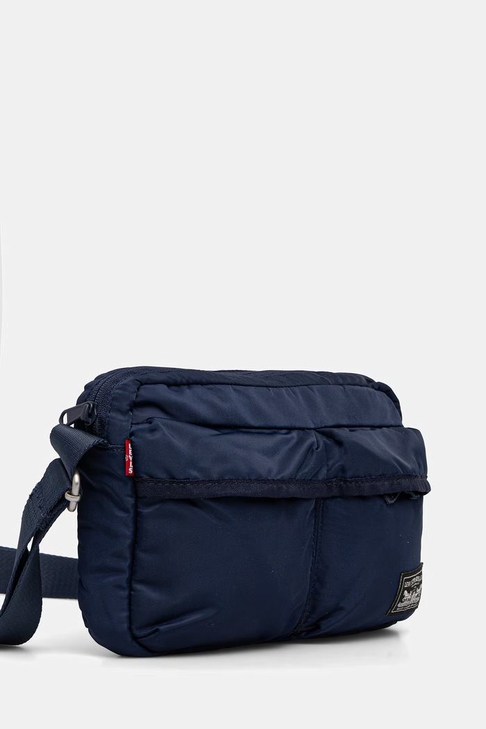 Malá taška Levi's MISSION BAY CROSSBODY 004C4.0005 tmavomodrá SS26