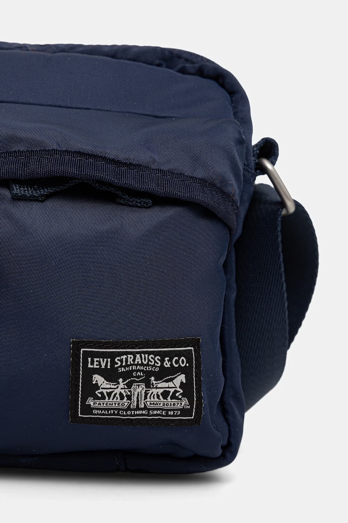 Malá taška Levi's MISSION BAY CROSSBODY tmavomodrá 004C4.0005