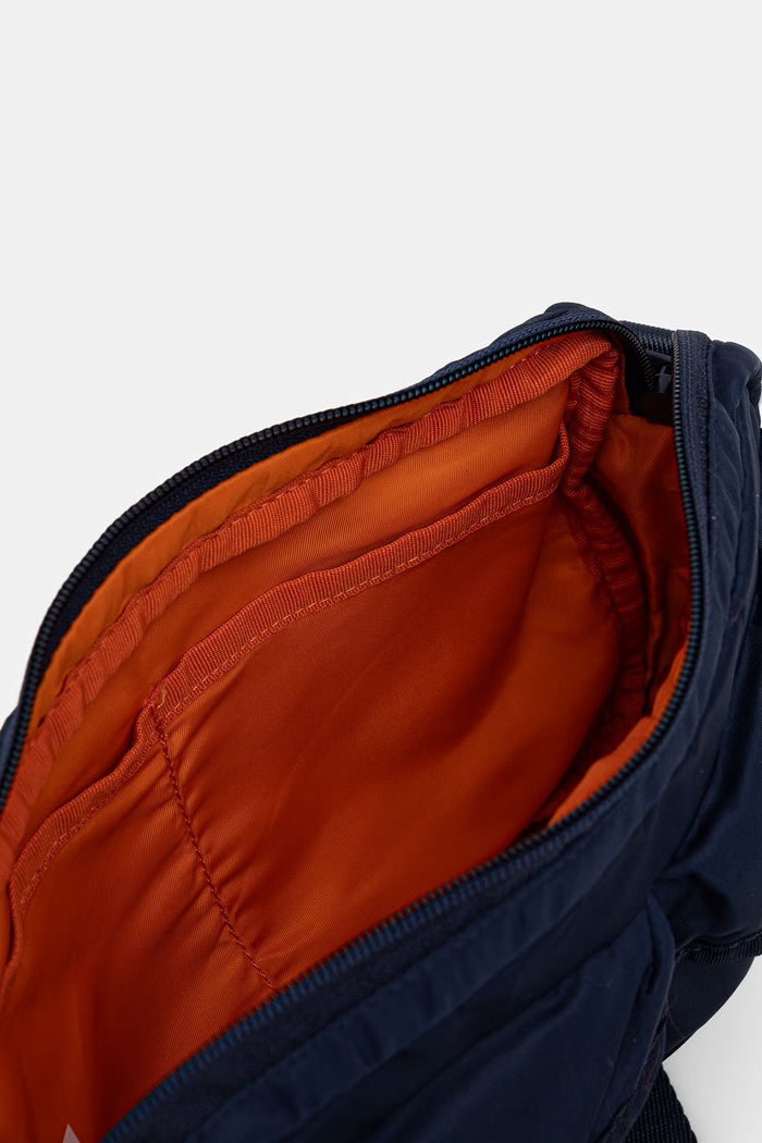 Malá taška Levi's MISSION BAY CROSSBODY 004C4.0005 tmavomodrá