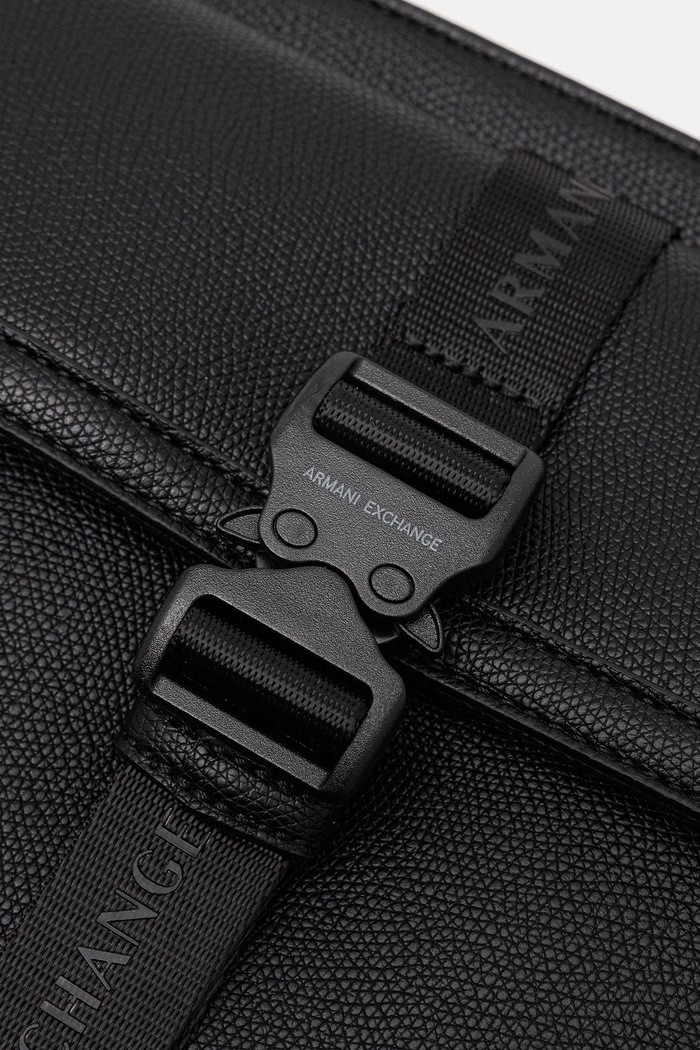 Armani Exchange mala torba za muškarce crna XM002568.AF22537