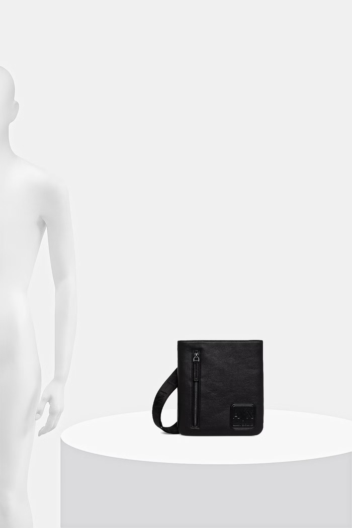 Armani Exchange mala torba za muškarce XM002605.AF22653 crna