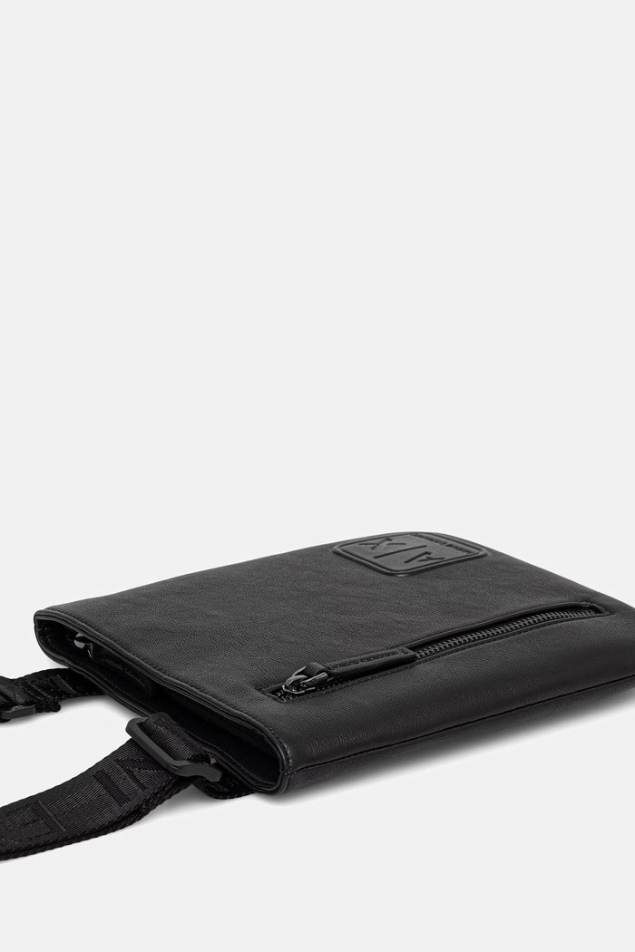 Armani Exchange mala torba za muškarce XM002605.AF22653 crna SS26