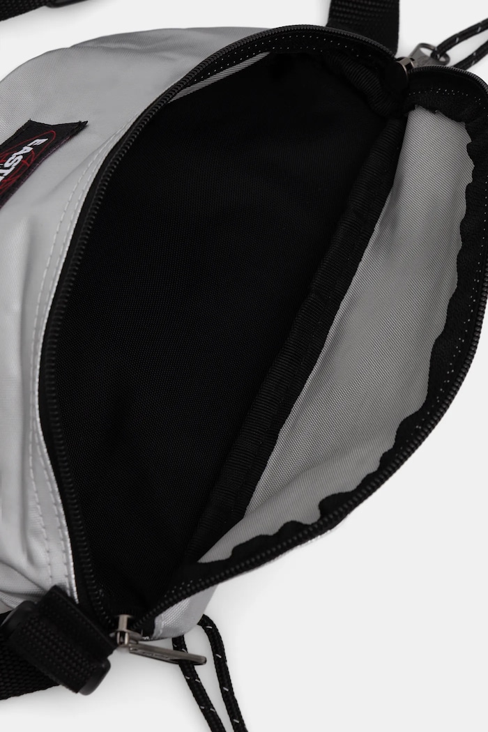 Ľadvinka Eastpak SPRINGER strieborná EK0000747Y21