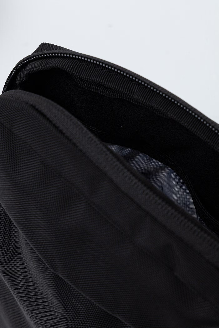 Mammut borsetă de umăr Xeron Pouch 2 2810.00470 negru