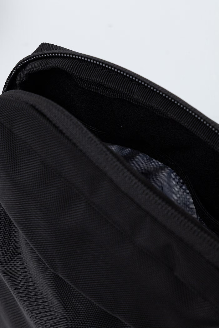 Mammut borsetă de umăr Xeron Pouch 2 2810.00470 negru