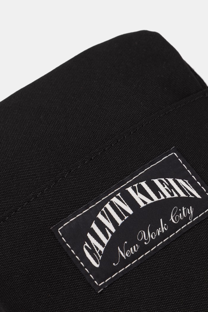 Calvin Klein taška čierna LV04D3346G