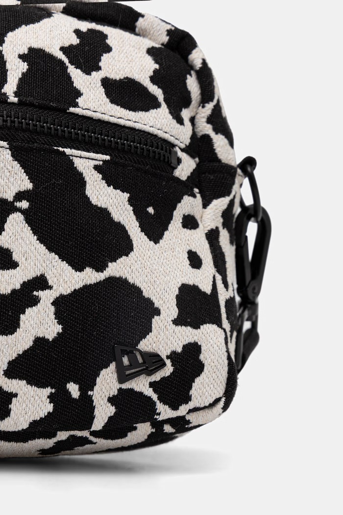 New Era mala torba COW JACQUARD CAMERA BAG bež 60771262