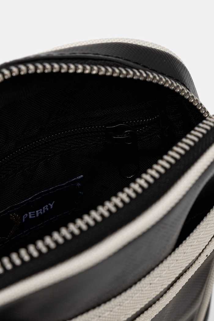 Malá taška Fred Perry Fred Perry čierna L1179