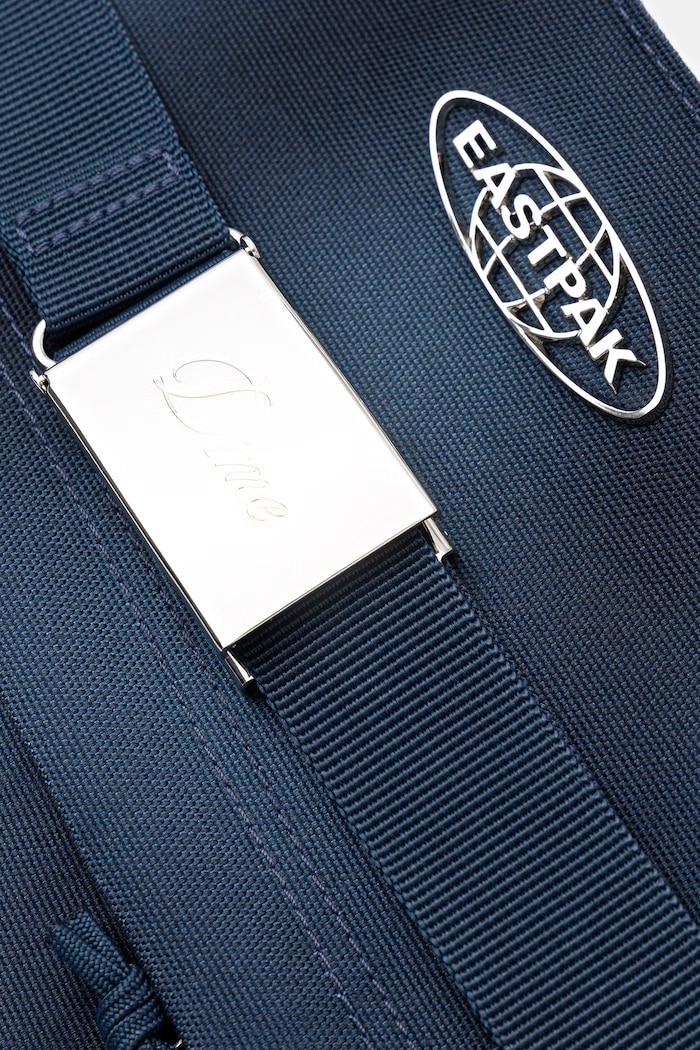 Eastpak SKATE TOTE Dime Navy geantă bleumarin EK0A5BNBA0I1