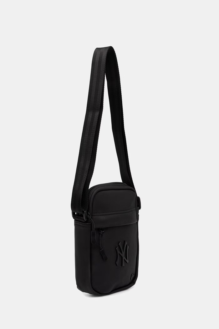 New Era saszetka SIDE BAG NYY 60856102 czarny SS26