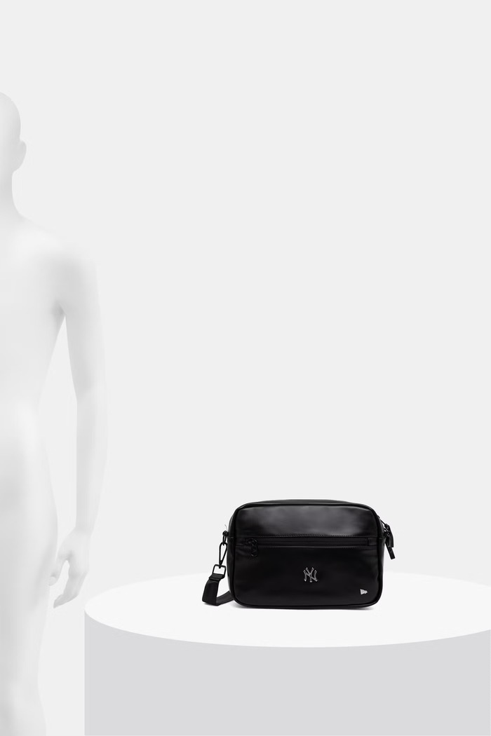 New Era saszetka z imitacji skóry CAMERA BAG NYY 60856101