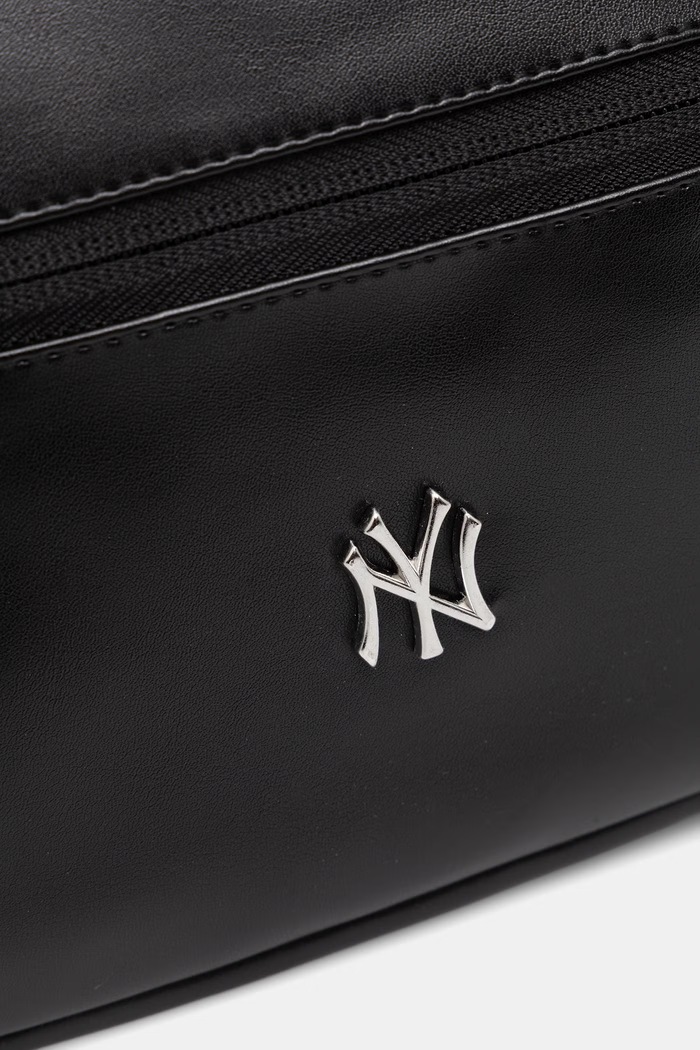 New Era saszetka z imitacji skóry CAMERA BAG NYY czarny 60856101