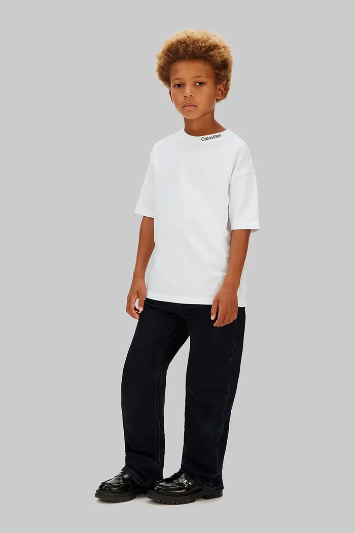 Chłopiec Calvin Klein Jeans T-shirt basic dziecięcy bawełniany LV1CKSJA28.128.176.PPY2 biały