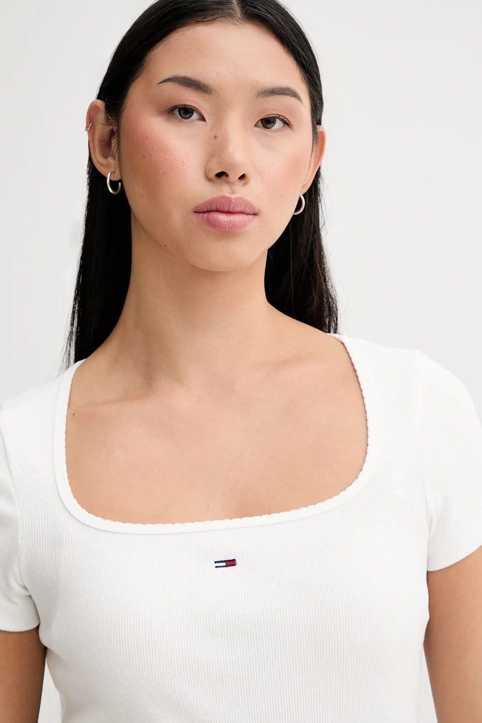 Тениска Tommy Jeans бял DW0DW21837