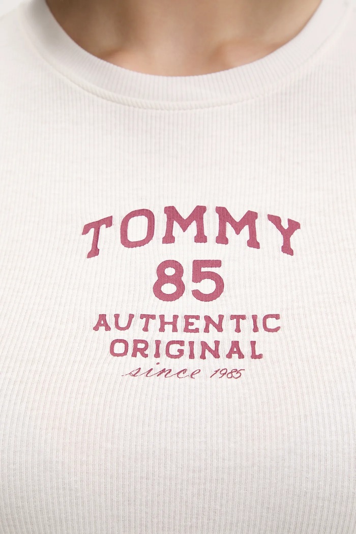 Тениска Tommy Jeans DW0DW21849 бежов