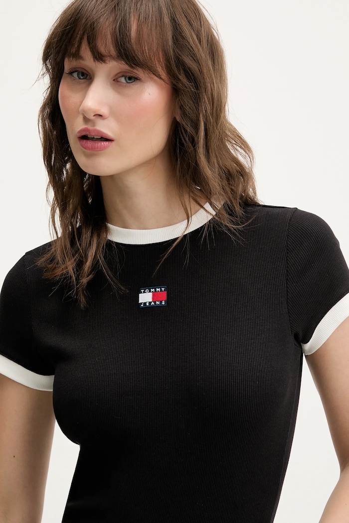 Μπλουζάκι Tommy Jeans μαύρο DW0DW22575