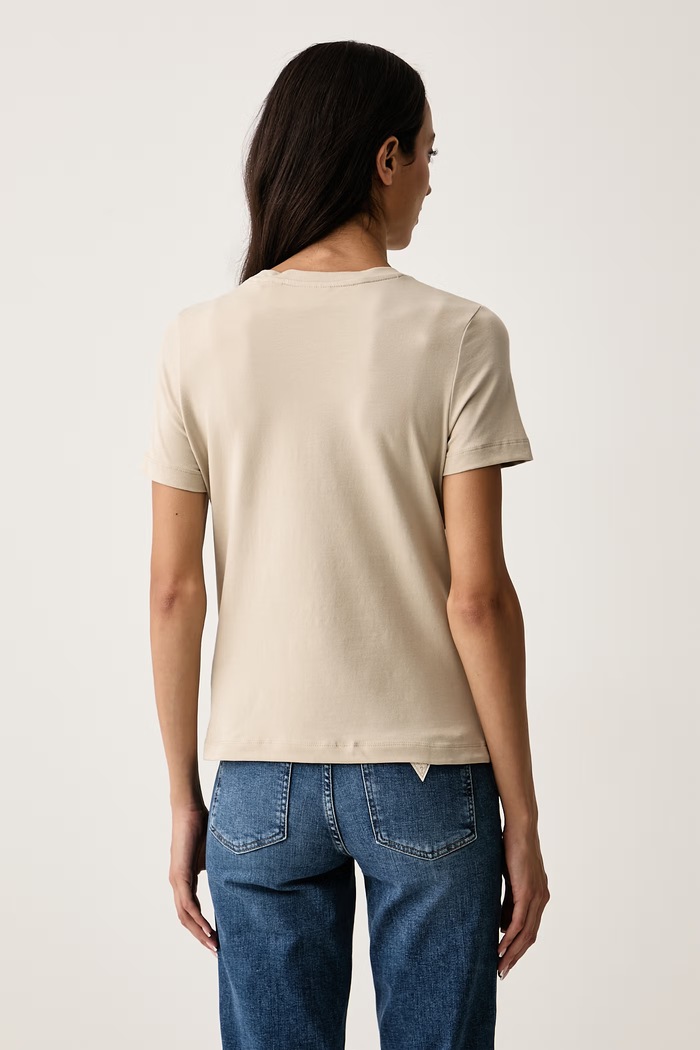 Odzież Guess T-shirt damski z bawełną TRACEY V6RI07.J1314 beżowy