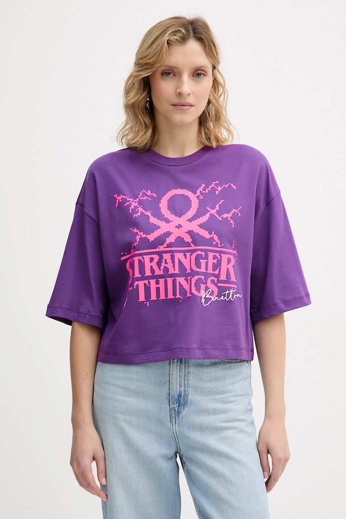 Bavlněné tričko United Colors of Benetton x Stranger Things kulatý fialová 3BL0D10BC