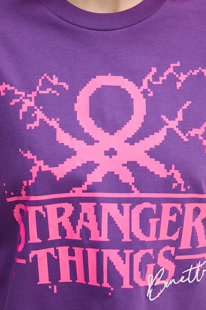Bavlněné tričko United Colors of Benetton x Stranger Things 3BL0D10BC fialová